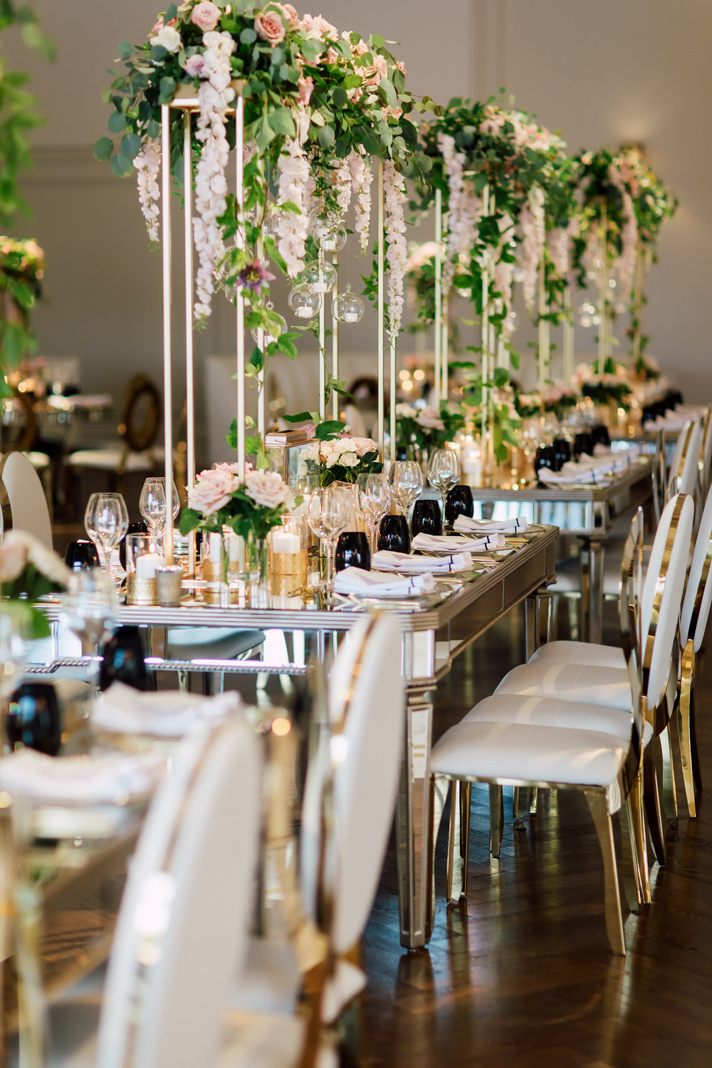 Roses and gold accent wedding tablescape
