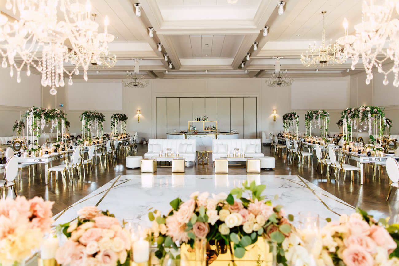 Roses and gold accent wedding decor with marble floor