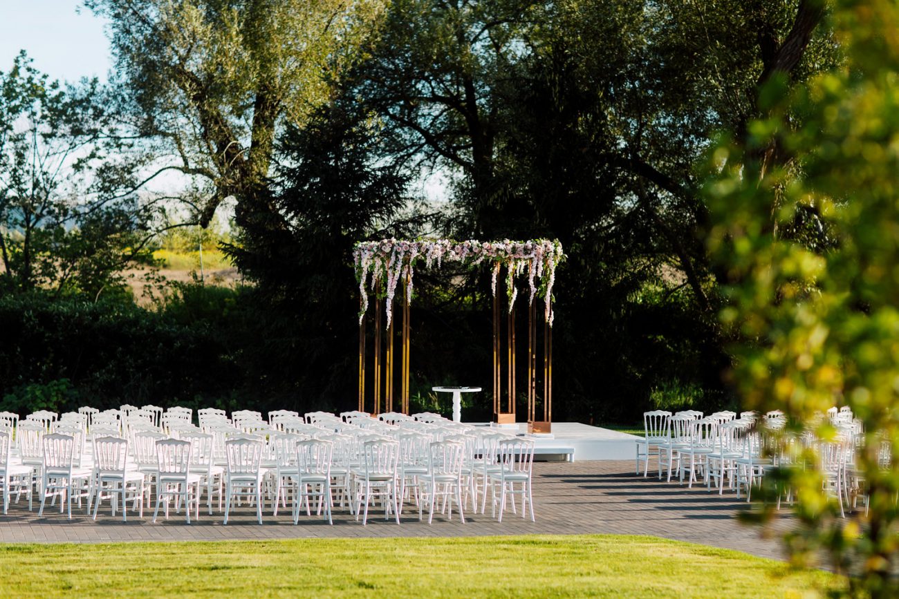 outdoor wedding ceremony at the Arlington